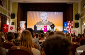 Uczestnicy inauguracji kolejnej odsłony akcji #ZnamTeNumery.