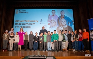 Uczestnicy inauguracji kolejnej odsłony akcji #ZnamTeNumery.