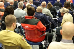 Uczestnicy konferencji na sali w MSWiA.