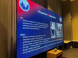 Na ekranie multimedialnym wyświetlany jest slajd z prezentacji.