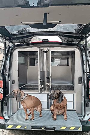 Nowe pojazdy do przewozu psów służbowych