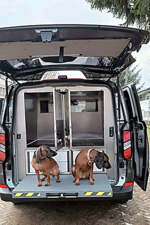 Nowe pojazdy do przewozu psów służbowych