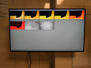 specjalistyczny sprzęt policyjny. Badanie podkoszulki.