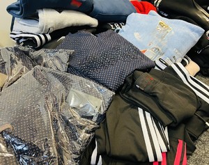 Podrobione i zabezpieczone towary.