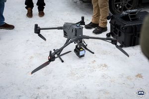 Nowoczesny dron ze skanerem 3D.