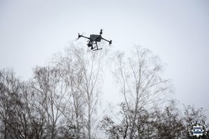 Nowoczesny dron ze skanerem 3D w powietrzu.