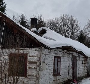 Budynek, w którym zawalił się dach.