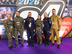 Funkcjonariusze Policji, Straży pożarnej i Straży Granicznej.