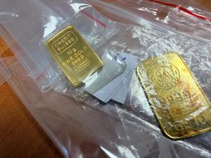 złoto w woreczkach.