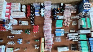 Zabezpieczone przez policjantów farmaceutyki.