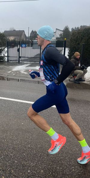 Reprezentacja Policji na 46. edycji Półmaratonu Wiązowskiego.