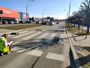 Policjantka na miejscu zdarzenia.