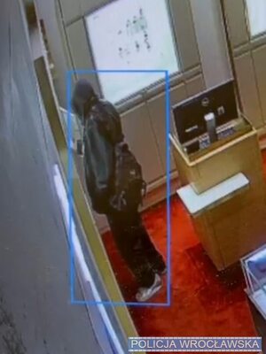 Zatrzymany mężczyzna - stopklatka z monitoringu.