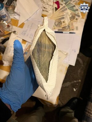 Koperta z gotówką.