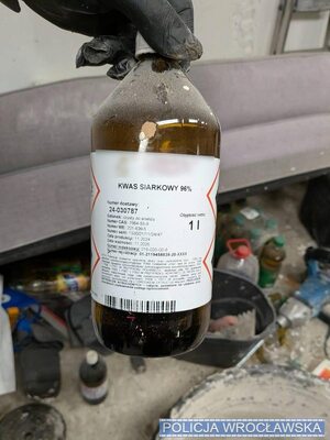butelka kwas siarkowy.