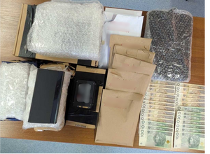 Zabezpieczone sprzęty i gotówka.