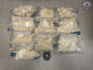 zabezpieczone narkotyki w foliowych workach.