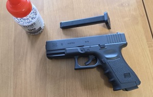 zabezpieczona broń wraz z amunicją.