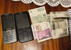 Zabezpieczone telefony komórkowe oraz pieniądze.