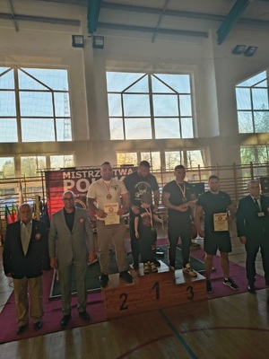 Policjanci na podium.