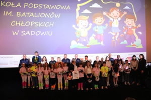 Uczestnicy gali finałowej konkursu Odblaskowa Szkoła 2026.