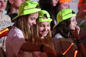 Uczestnicy gali finałowej konkursu Odblaskowa Szkoła 2026.