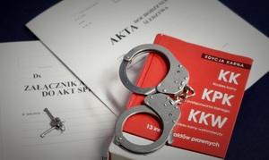 Kodeks karny leży na aktach sprawy.