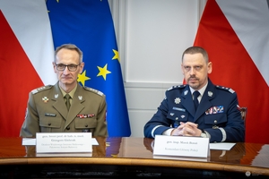 Uczestnicy uroczystego podpisania porozumienia.