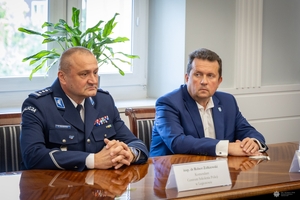 Uczestnicy uroczystego podpisania porozumienia.