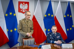 Uczestnicy uroczystego podpisania porozumienia.