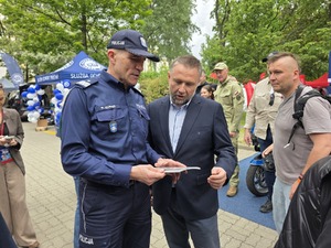 Kraina Wyobraźni - piknik z okazji Dnia Dziecka w ogrodach KPRM stoisko Komendy Głównej Policji, Komendy Stołecznej Policji i CPKP BOA