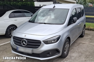 Odzyskany Mercedes.