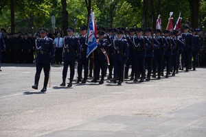Policjanci i zaproszeni goście podczas uroczystego zakończenia konkursu Policjant ruchu drogowego.