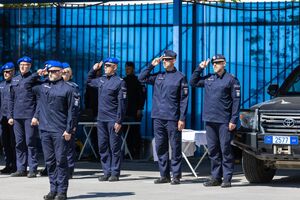 Uroczyste przekazanie flagi państwowej w Jednostce Specjalnej Polskiej Policji w Kosowie