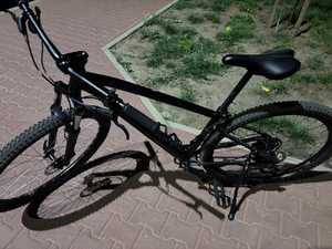 Zabezpieczony przez policjantów rower.