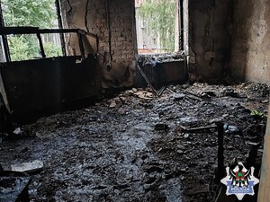 Spalone wnętrze mieszkania.