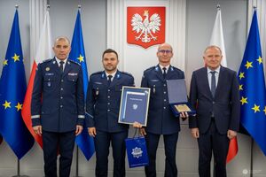 Uroczyste spotkanie Ministra SWiA i I Zastępcy Komendanta Głównego Policji z laureatami konkursu "Policjant, który mi pomógł" i ich przełożonymi.