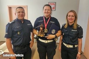sierżant sztabowy Karolina Sygutowska oraz policjant i policjantka.