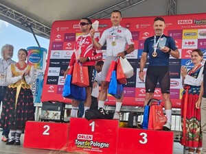 Zwycięzcy na podium.