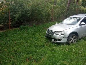 Uszkodzone auto.