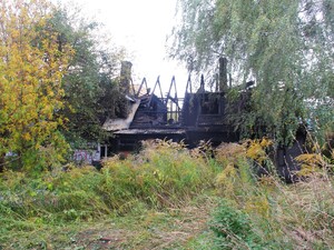 Spalony budynek.