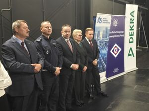 Uczestnicy briefingu.