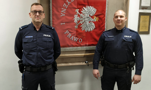 Szybka i zdecydowana interwencja sierpeckich policjantów uratowała kobietę oraz jej zwierzęta