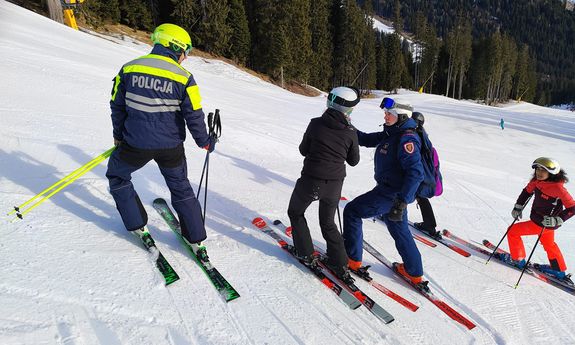 Polscy policjanci pełnią służbę na włoskich stokach narciarskich