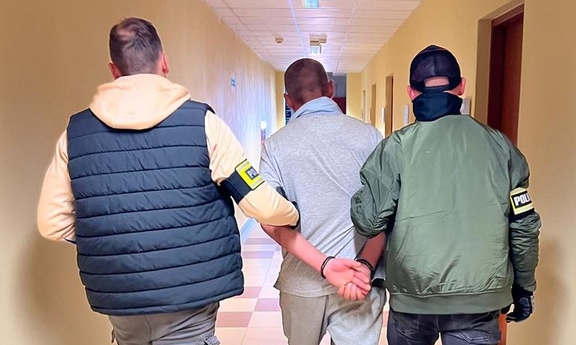 Policjanci z Koszalina zatrzymali seryjnego podpalacza – dwie akcje jednego dnia, ewakuacje i ogromne straty