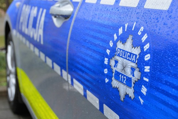 Policjanci z Posterunku Policji w Ojrzeniu udzielili pomocy poszkodowanemu mężczyźnie