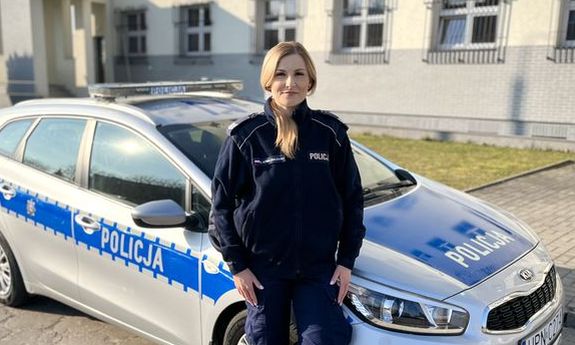 Malborskie policjantki uratowały mężczyznę, który dostał udaru za kierownicą samochodu