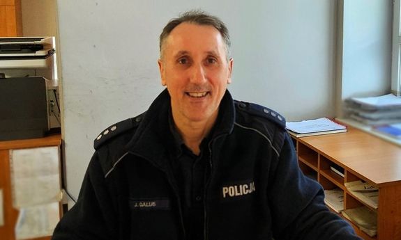 Wspólne działania dyżurnego strzeleckiej komendy i policjantów z Zamościa uratowały życie młodego mężczyzny