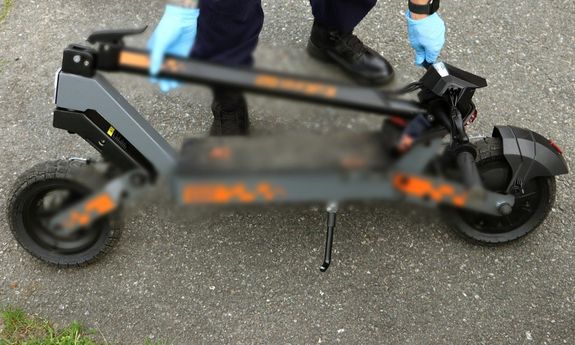 13-latek, który na hulajnodze elektrycznej uderzył w ogrodzenie trafił do szpitala