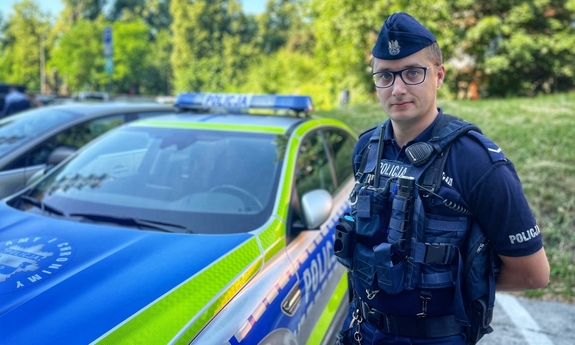 Dwukrotnie zareagował po służbie – zatrzymał kierowcę bez uprawnień i odnalazł zaginionego